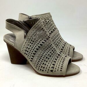 Vince Camuto Derechie Taupe Lazer Cut Shoes Size 6M